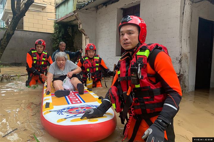 [In Photos] Typhoon In-Fa Makes Landfall In Zhejiang Province, Firefighters To The Rescue