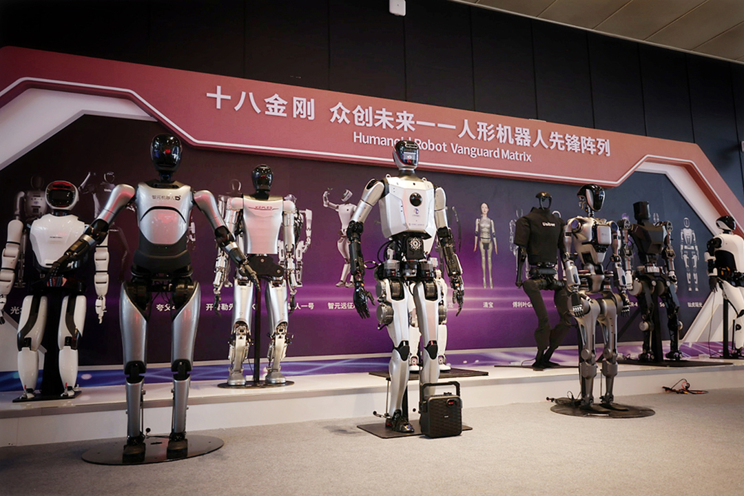 Tesla, Dataa, Other Firms Showcase 25 Humanoid Robots at WAIC